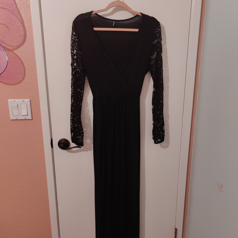 Chic Black Lace Long Sleeve Maxi Dress
